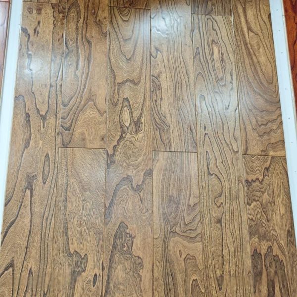 Hi-Q Strong Wear Resistance New Three-Layer Solid Wood Flooring for Flooring Decoration