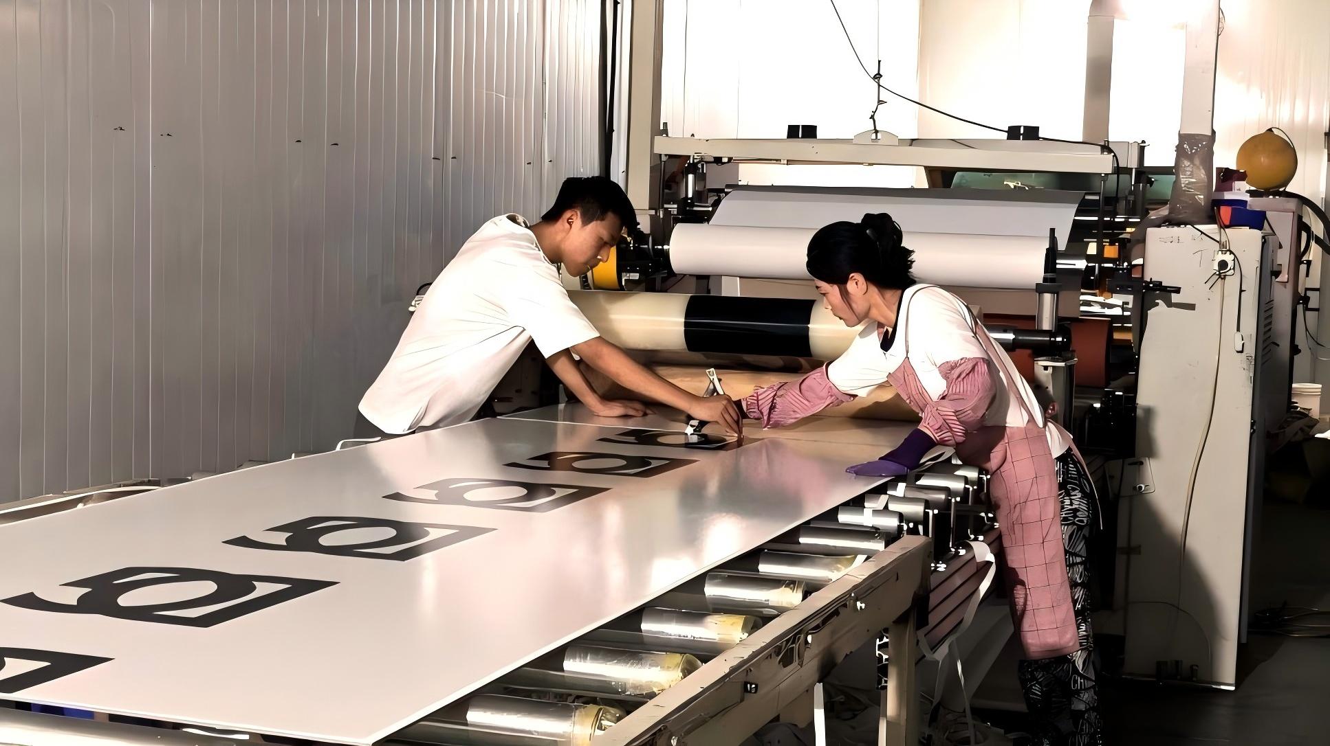 Professional Chinese female workers who produce WPC
