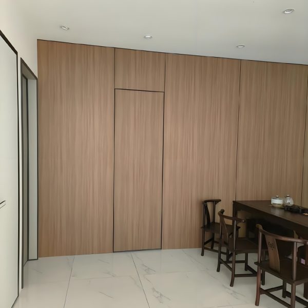 Natural, beautiful and moisture-proof aluminum-wood door